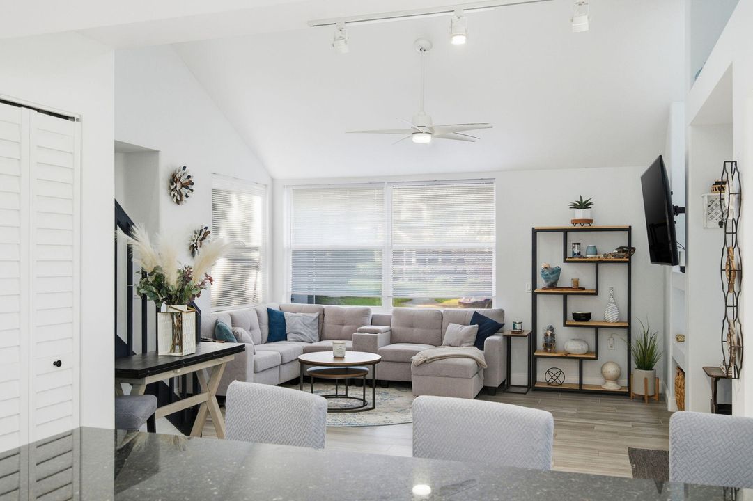 For Sale: $299,900 (3 beds, 2 baths, 1296 Square Feet)