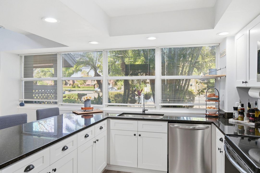 For Sale: $299,900 (3 beds, 2 baths, 1296 Square Feet)