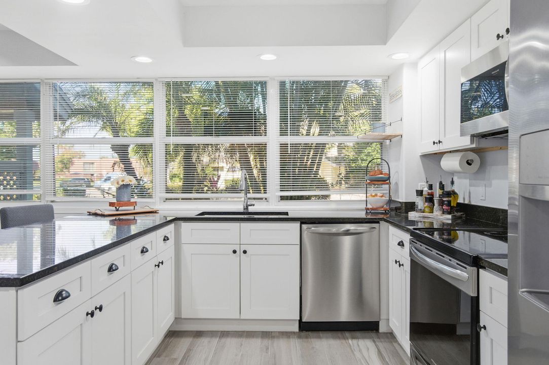 For Sale: $299,900 (3 beds, 2 baths, 1296 Square Feet)