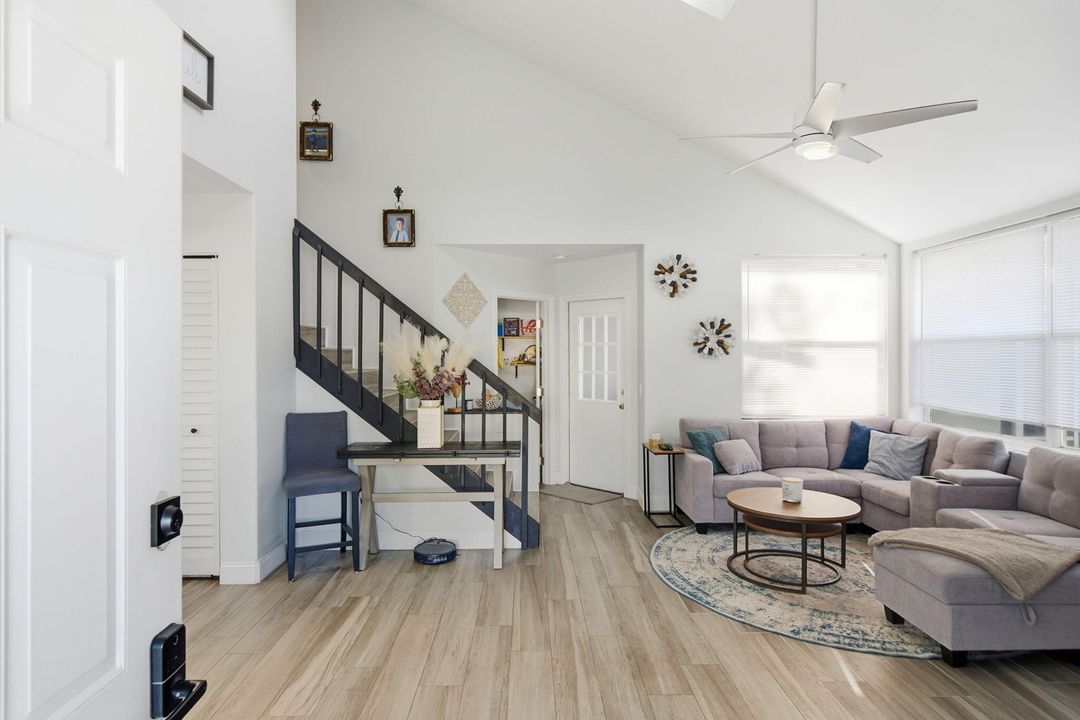 For Sale: $299,900 (3 beds, 2 baths, 1296 Square Feet)