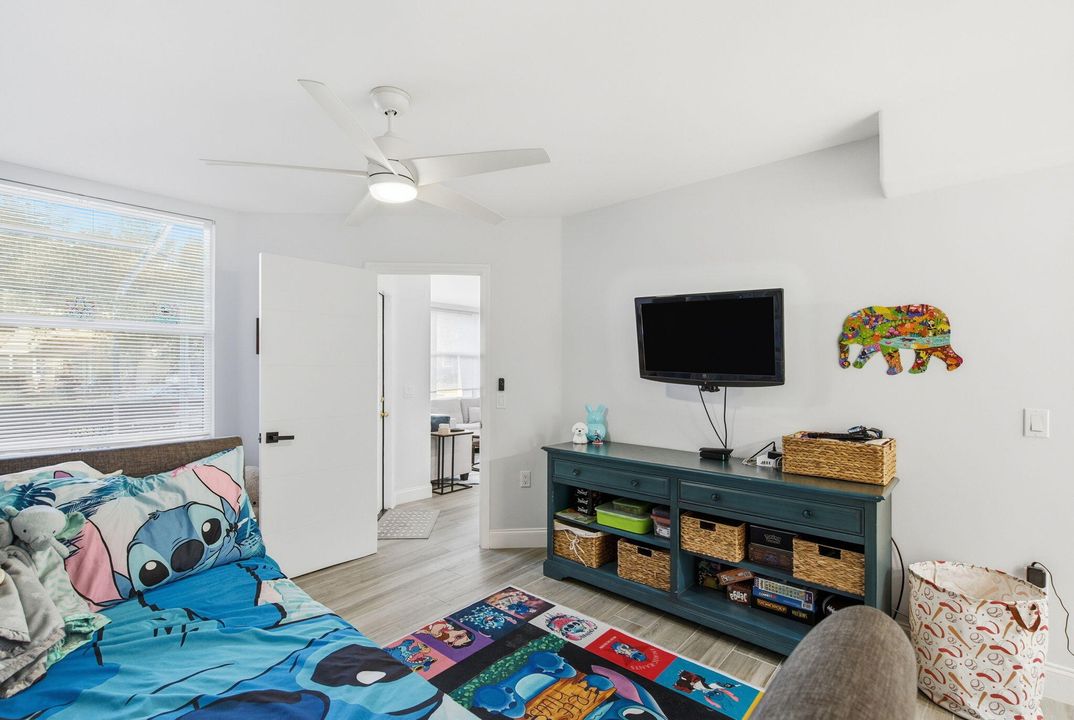 For Sale: $299,900 (3 beds, 2 baths, 1296 Square Feet)