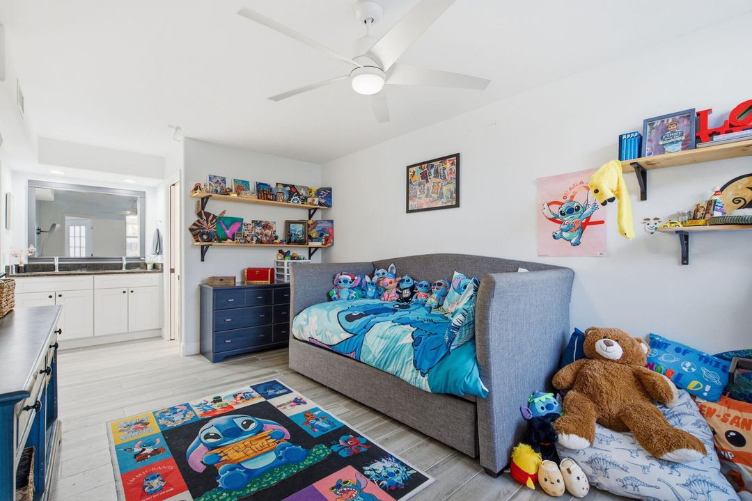 For Sale: $299,900 (3 beds, 2 baths, 1296 Square Feet)