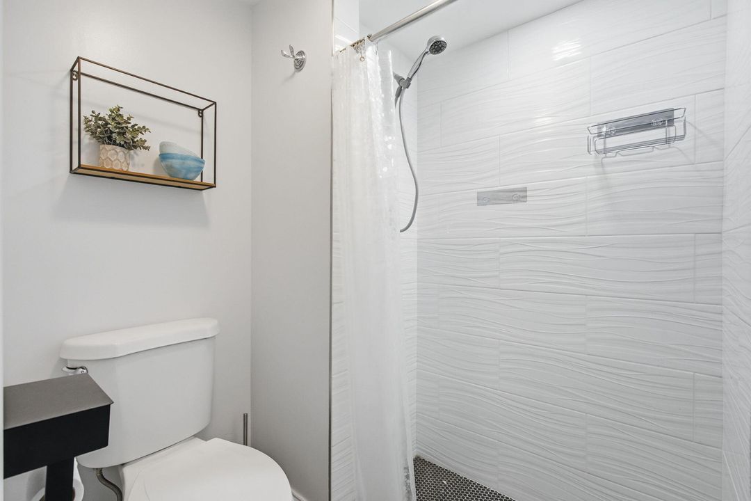 For Sale: $299,900 (3 beds, 2 baths, 1296 Square Feet)