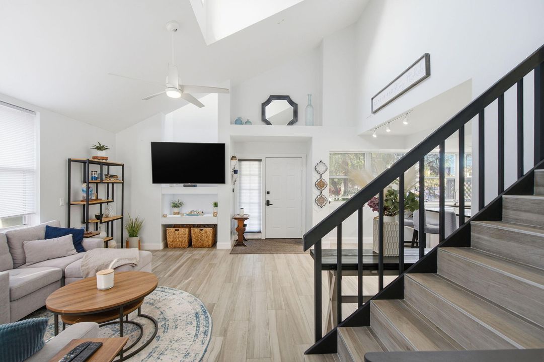 For Sale: $299,900 (3 beds, 2 baths, 1296 Square Feet)