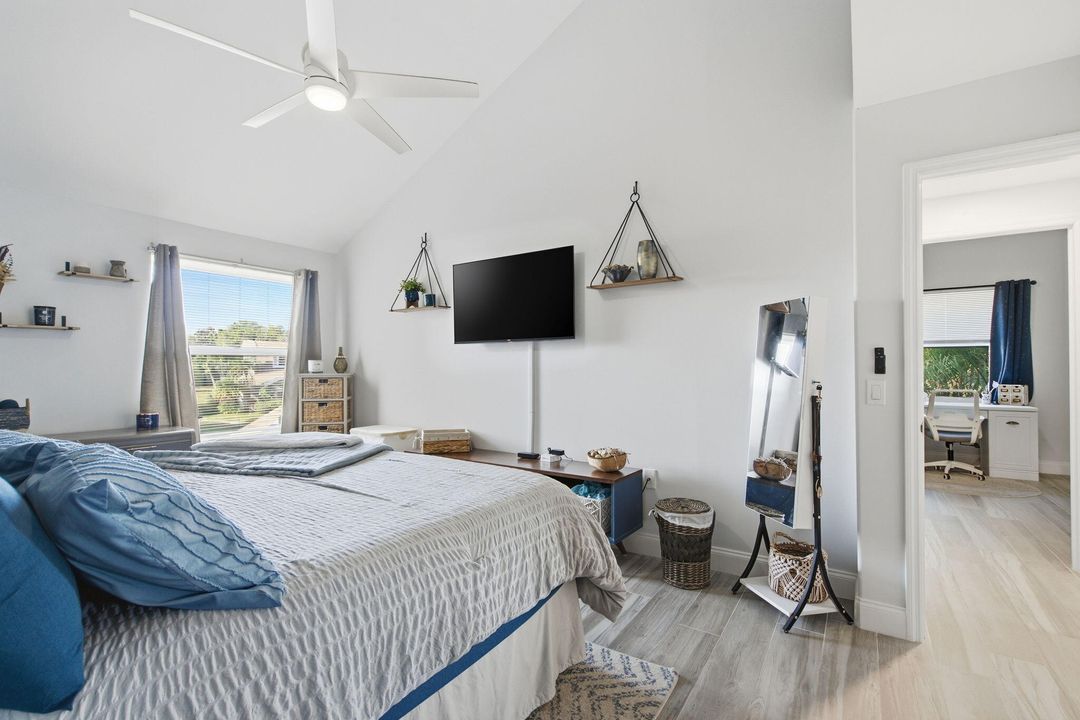 For Sale: $299,900 (3 beds, 2 baths, 1296 Square Feet)