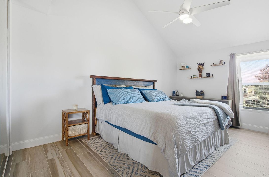 For Sale: $299,900 (3 beds, 2 baths, 1296 Square Feet)