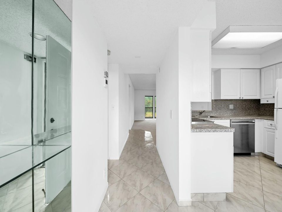 出租: $2,450 (2 贝兹, 2 浴室, 1080 平方英尺)