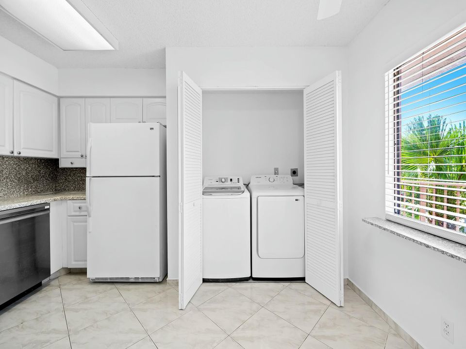 出租: $2,450 (2 贝兹, 2 浴室, 1080 平方英尺)