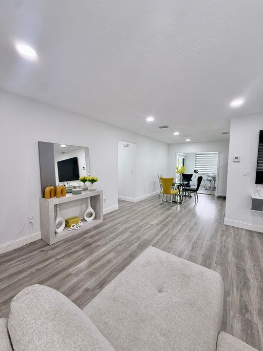 В аренду: $2,600 (3 спален, 2 ванн, 1040 Квадратных фут)