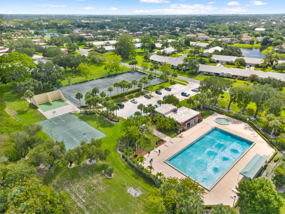 For Sale: $299,900 (3 beds, 2 baths, 1296 Square Feet)