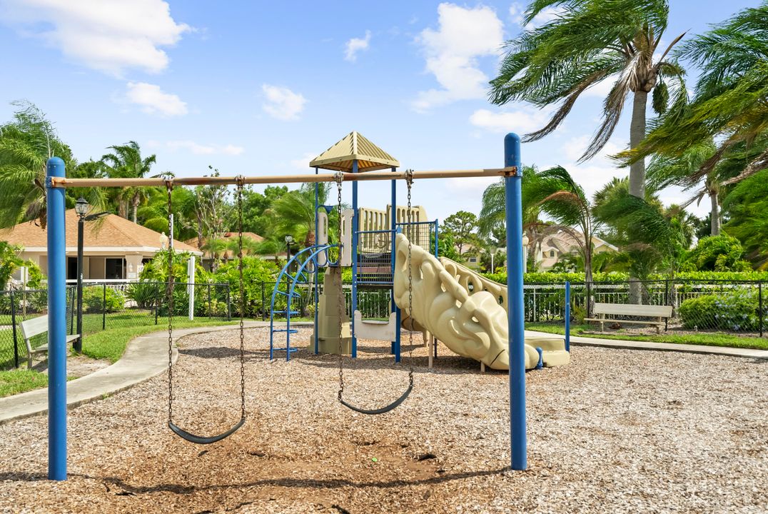 For Sale: $299,900 (3 beds, 2 baths, 1296 Square Feet)