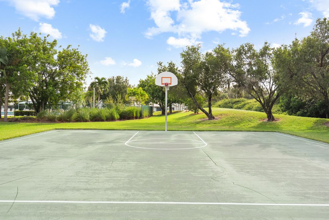 For Sale: $299,900 (3 beds, 2 baths, 1296 Square Feet)