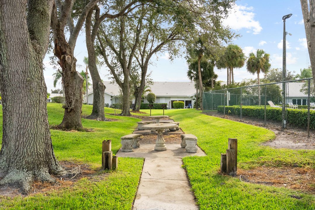 For Sale: $299,900 (3 beds, 2 baths, 1296 Square Feet)