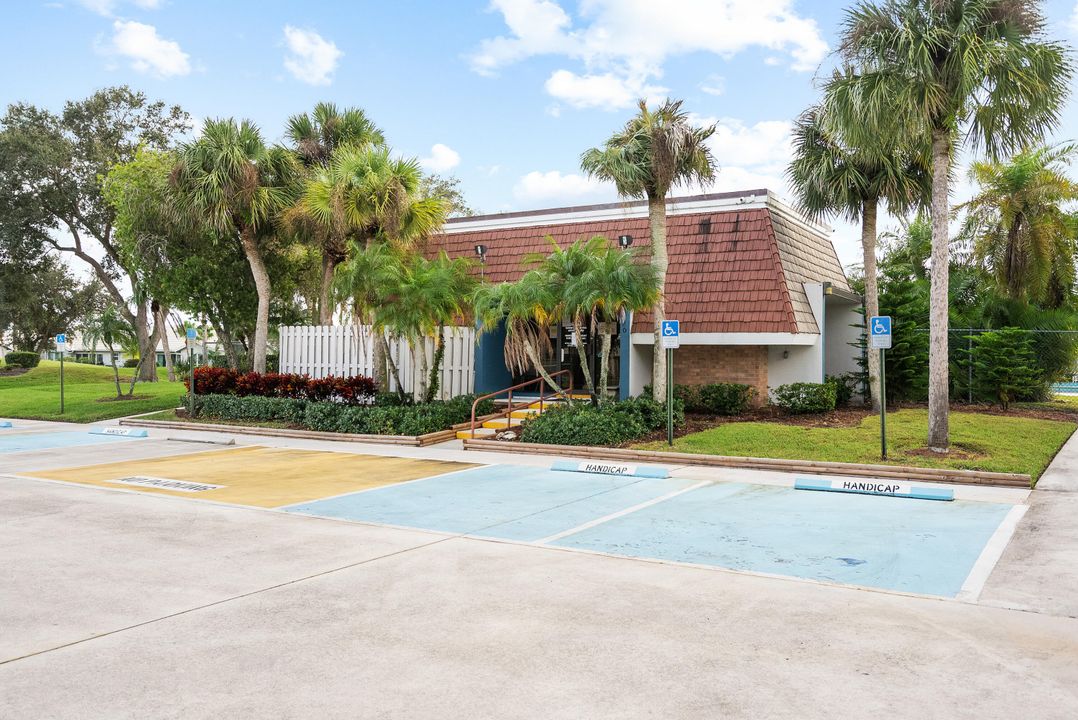 For Sale: $299,900 (3 beds, 2 baths, 1296 Square Feet)