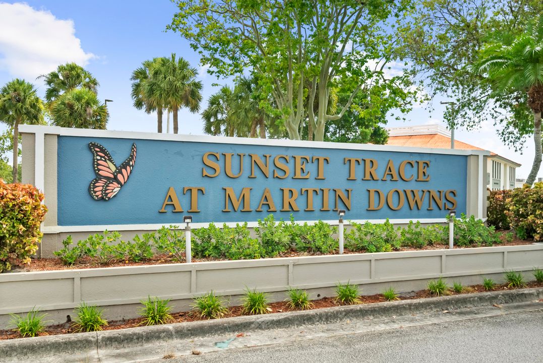 For Sale: $299,900 (3 beds, 2 baths, 1296 Square Feet)