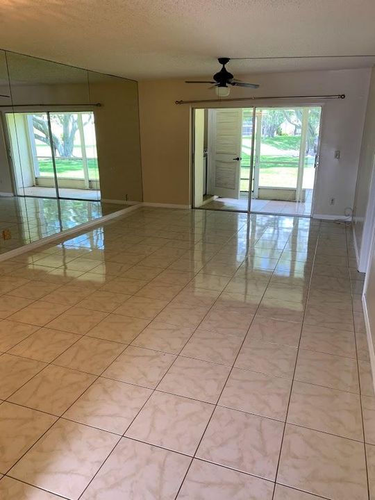 出租: $2,000 (2 贝兹, 2 浴室, 1023 平方英尺)