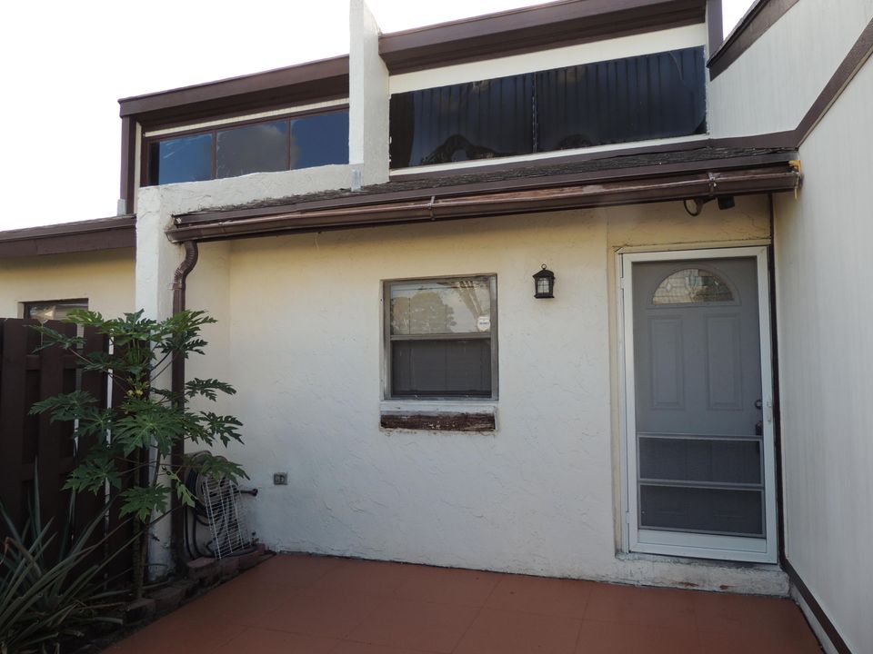 Active With Contract: $2,300 (3 beds, 2 baths, 1268 Square Feet)