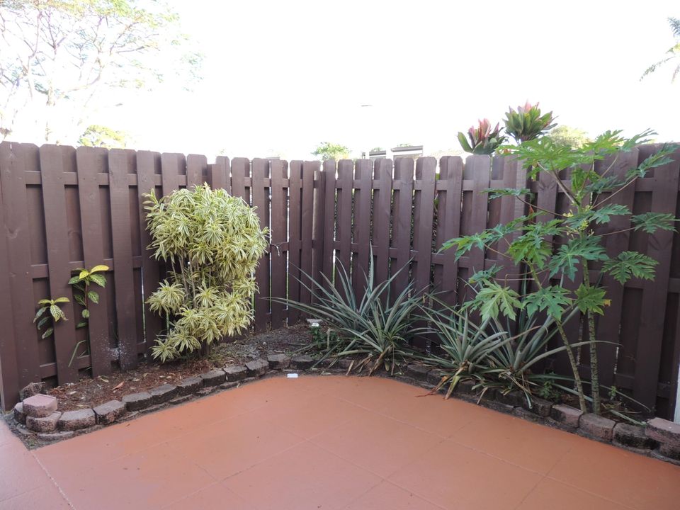 Active With Contract: $2,300 (3 beds, 2 baths, 1268 Square Feet)