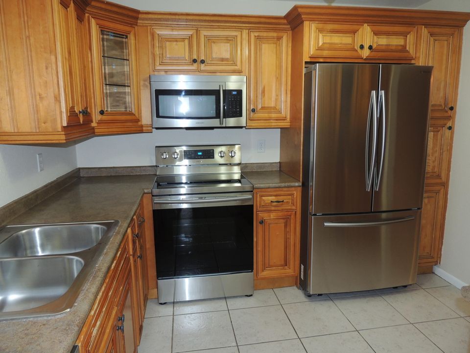 Active With Contract: $2,300 (3 beds, 2 baths, 1268 Square Feet)