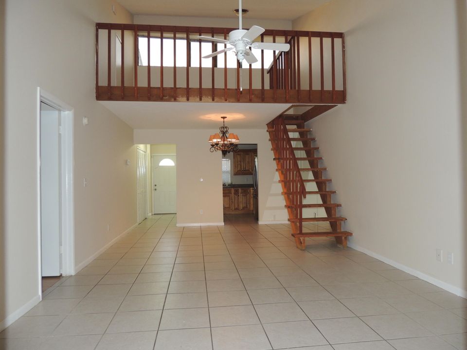 Active With Contract: $2,300 (3 beds, 2 baths, 1268 Square Feet)