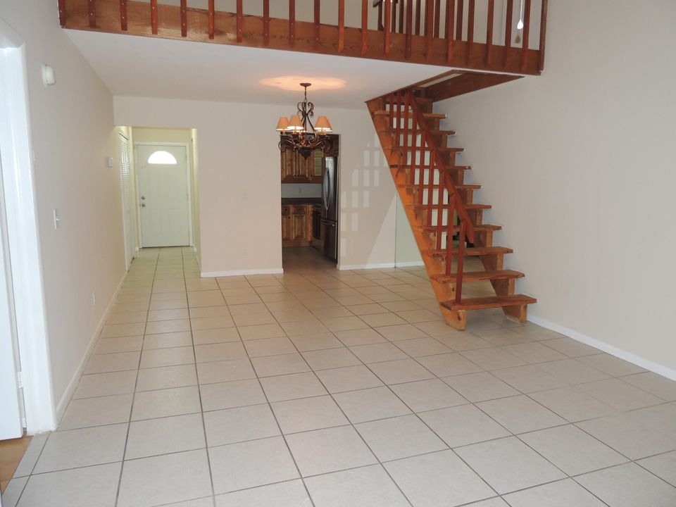 Active With Contract: $2,300 (3 beds, 2 baths, 1268 Square Feet)
