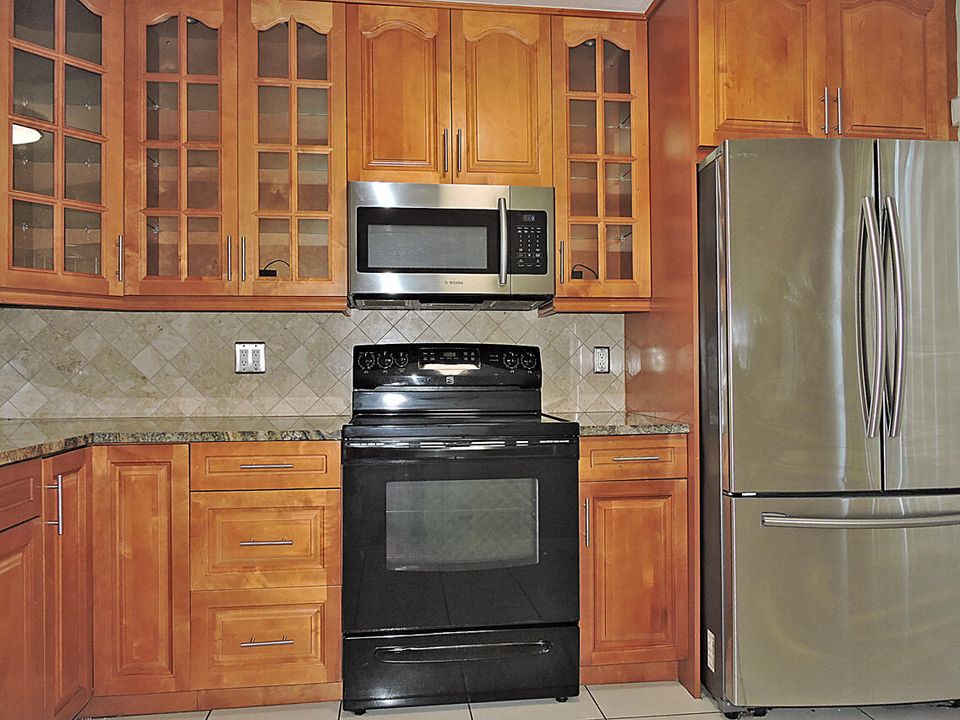 For Rent: $2,500 (3 beds, 2 baths, 1396 Square Feet)