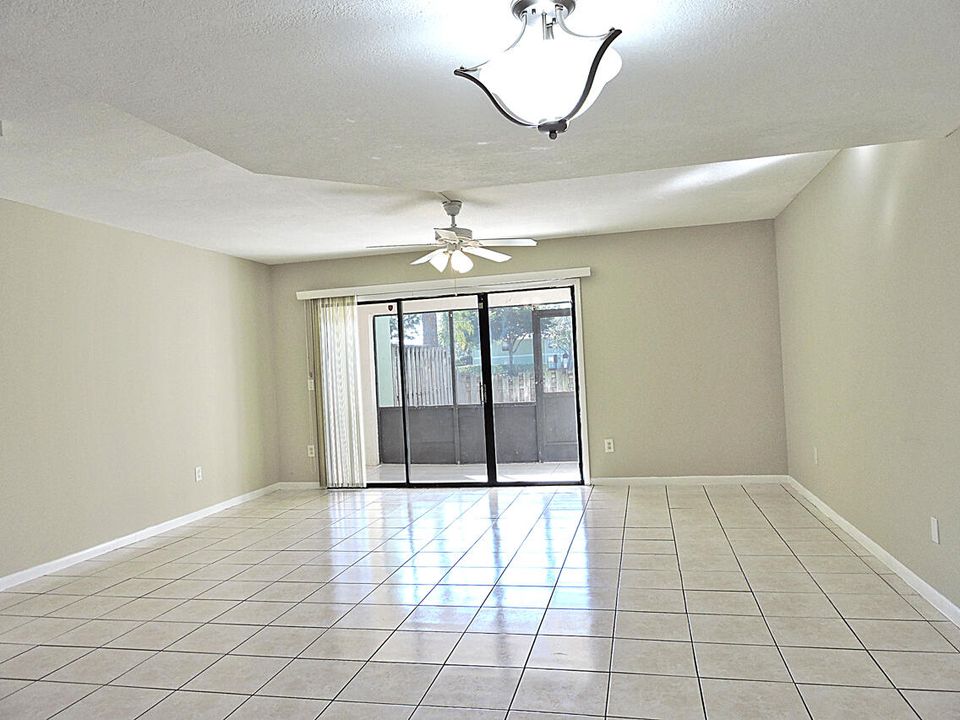 For Rent: $2,500 (3 beds, 2 baths, 1396 Square Feet)