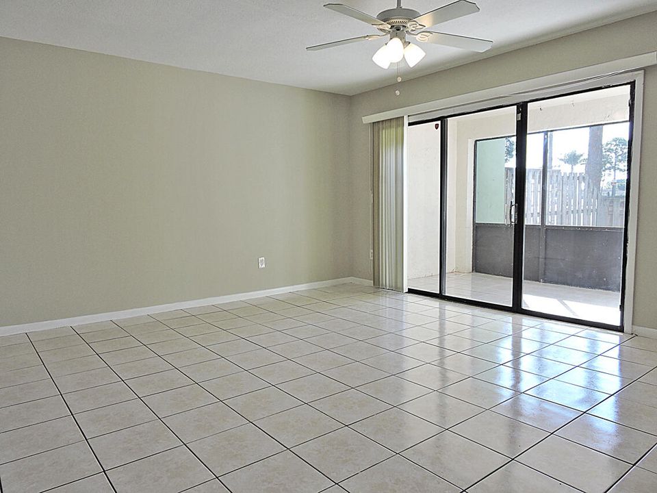 For Rent: $2,500 (3 beds, 2 baths, 1396 Square Feet)