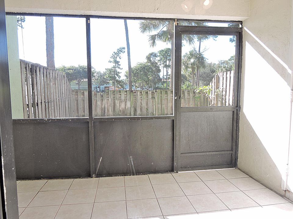 For Rent: $2,500 (3 beds, 2 baths, 1396 Square Feet)