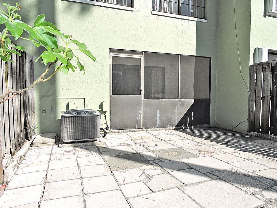 For Rent: $2,500 (3 beds, 2 baths, 1396 Square Feet)