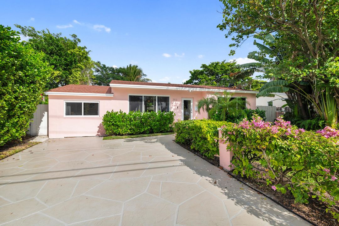 For Sale: $1,195,000 (3 beds, 2 baths, 1240 Square Feet)