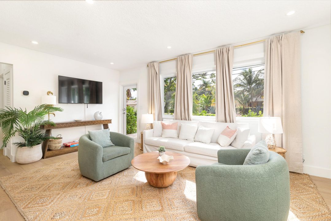 For Sale: $1,195,000 (3 beds, 2 baths, 1240 Square Feet)