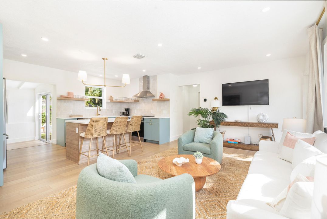 For Sale: $1,195,000 (3 beds, 2 baths, 1240 Square Feet)