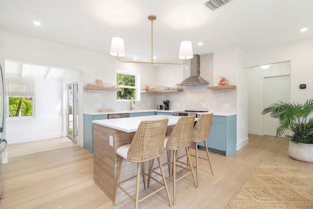 For Sale: $1,195,000 (3 beds, 2 baths, 1240 Square Feet)