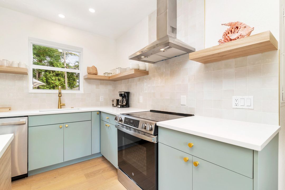 For Sale: $1,195,000 (3 beds, 2 baths, 1240 Square Feet)