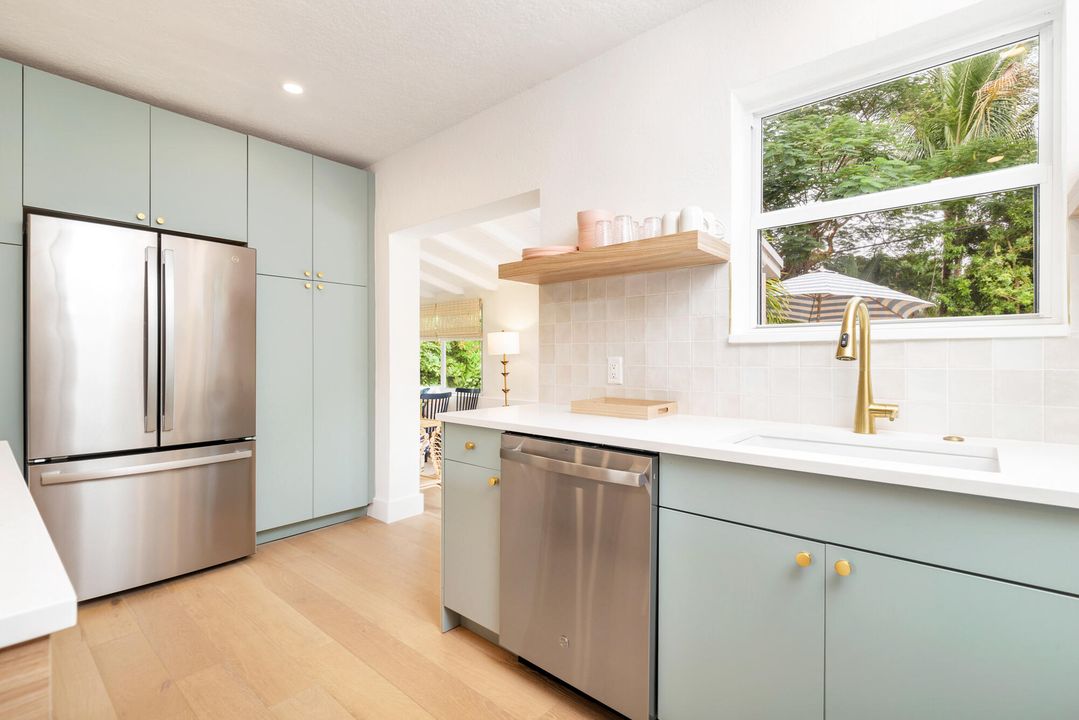 For Sale: $1,195,000 (3 beds, 2 baths, 1240 Square Feet)