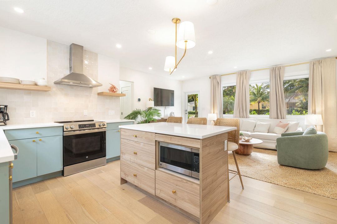 For Sale: $1,195,000 (3 beds, 2 baths, 1240 Square Feet)