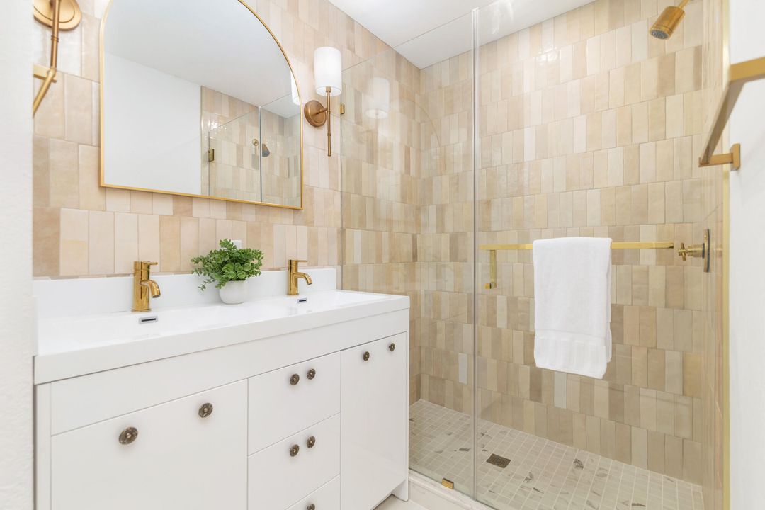 For Sale: $1,195,000 (3 beds, 2 baths, 1240 Square Feet)