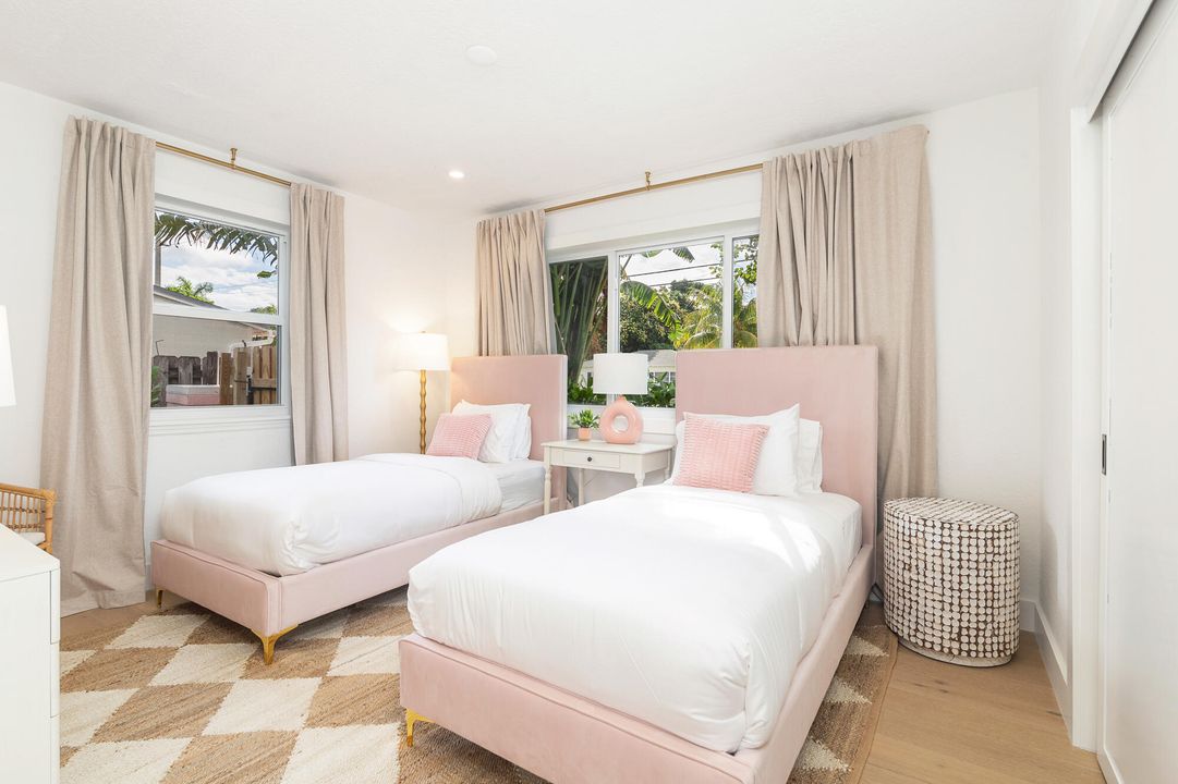 For Sale: $1,195,000 (3 beds, 2 baths, 1240 Square Feet)