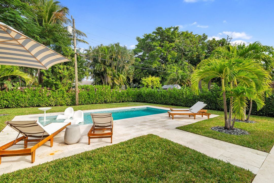 For Sale: $1,195,000 (3 beds, 2 baths, 1240 Square Feet)