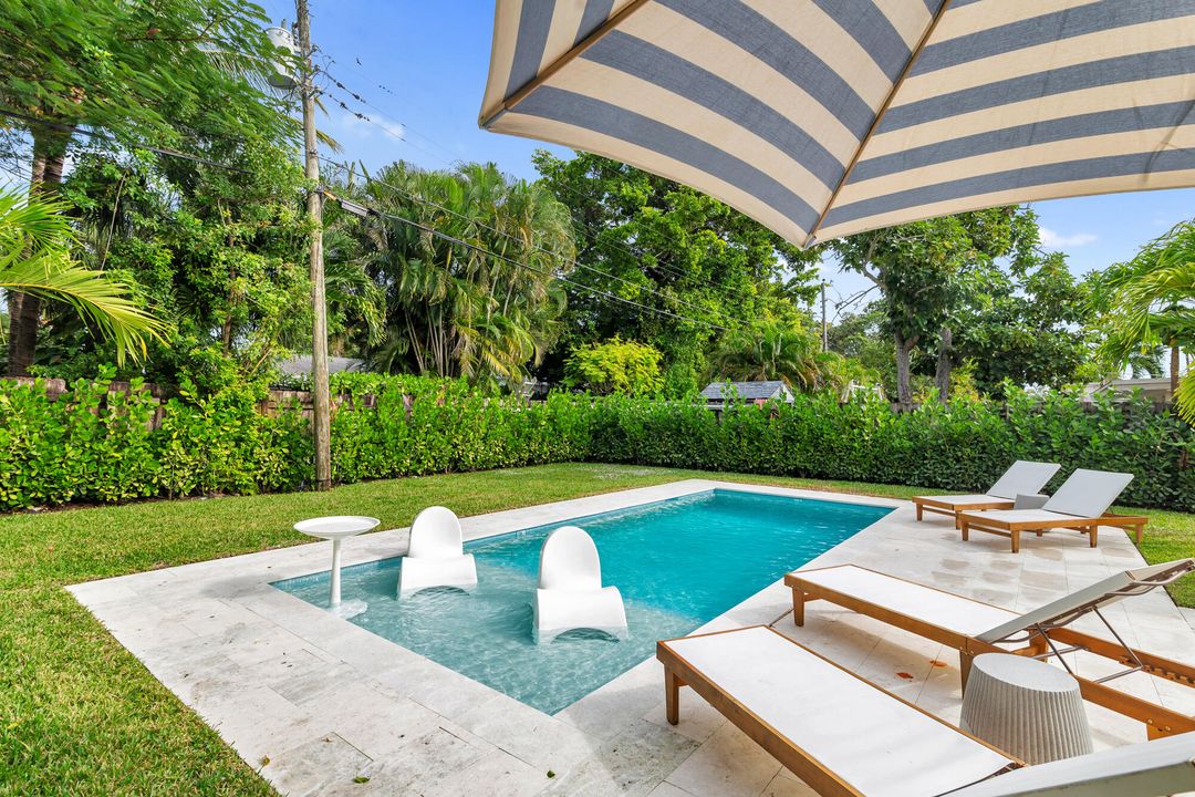 For Sale: $1,195,000 (3 beds, 2 baths, 1240 Square Feet)