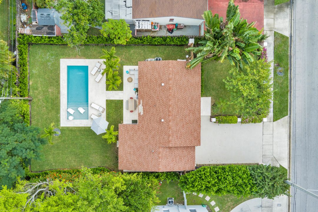 For Sale: $1,195,000 (3 beds, 2 baths, 1240 Square Feet)