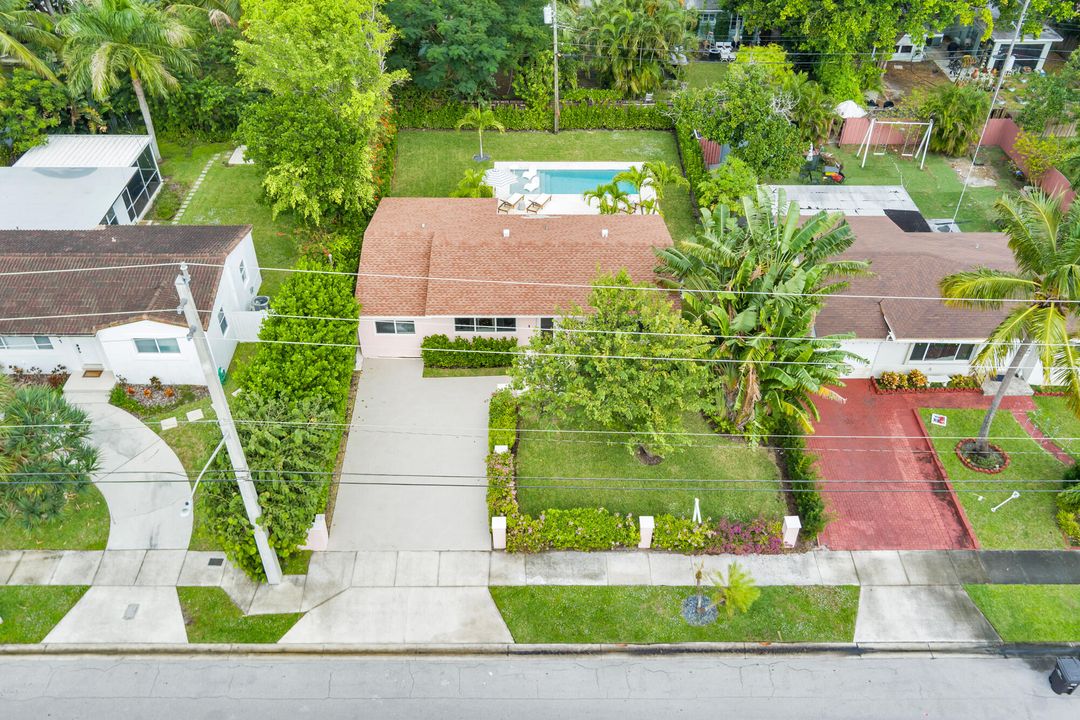 For Sale: $1,195,000 (3 beds, 2 baths, 1240 Square Feet)