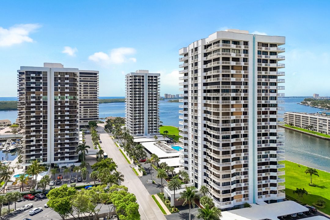 For Sale: $575,000 (2 beds, 2 baths, 1715 Square Feet)