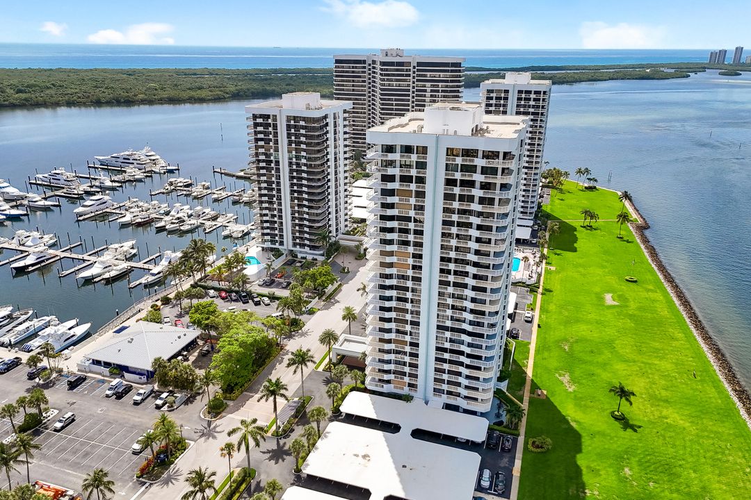 For Sale: $575,000 (2 beds, 2 baths, 1715 Square Feet)