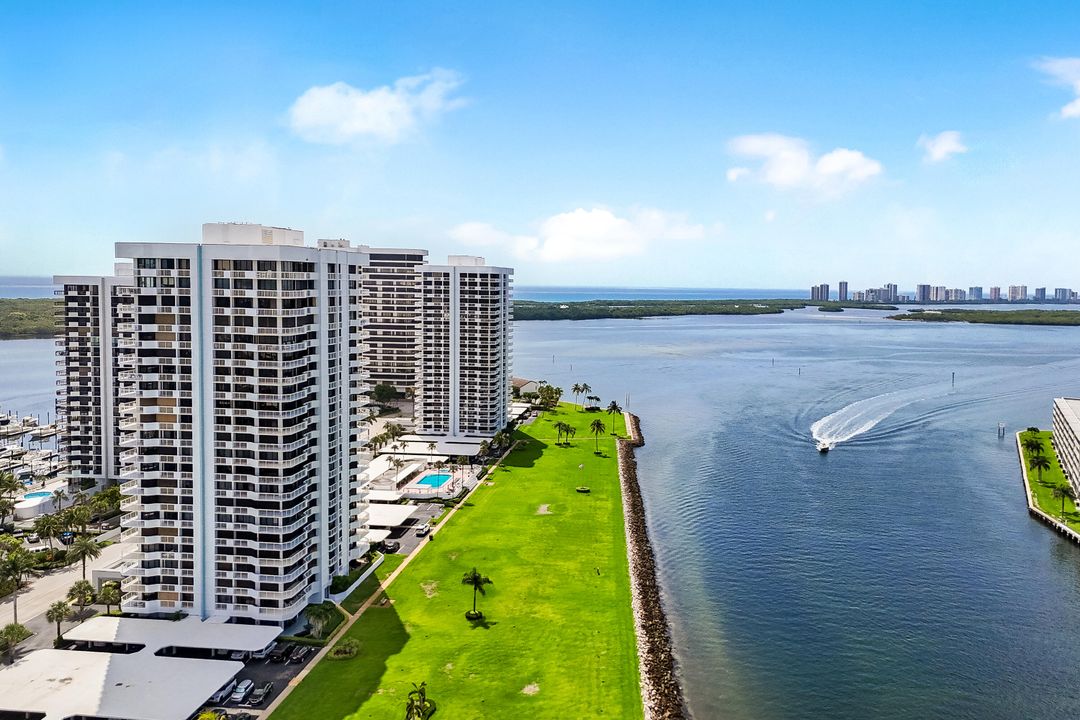 For Sale: $575,000 (2 beds, 2 baths, 1715 Square Feet)