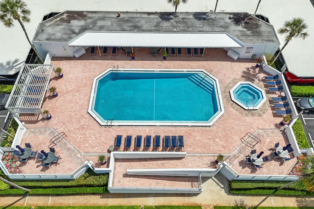 For Sale: $575,000 (2 beds, 2 baths, 1715 Square Feet)