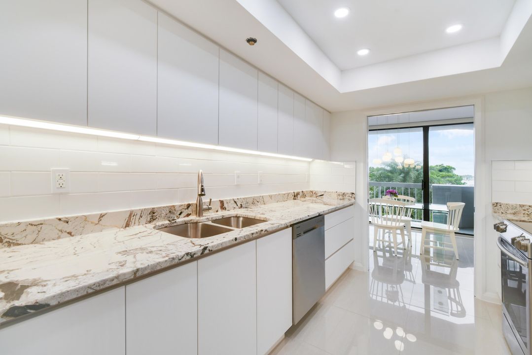 For Sale: $575,000 (2 beds, 2 baths, 1715 Square Feet)