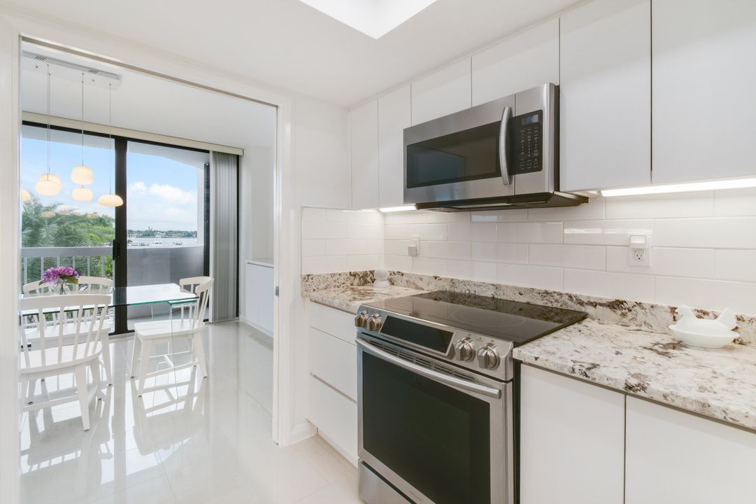 For Sale: $575,000 (2 beds, 2 baths, 1715 Square Feet)