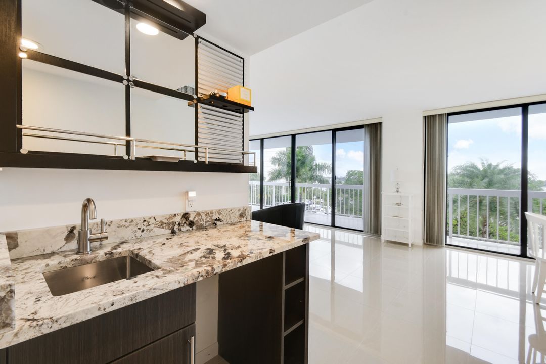 For Sale: $575,000 (2 beds, 2 baths, 1715 Square Feet)